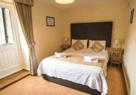 Tredegar Cambrian Inn מראה חיצוני תמונה